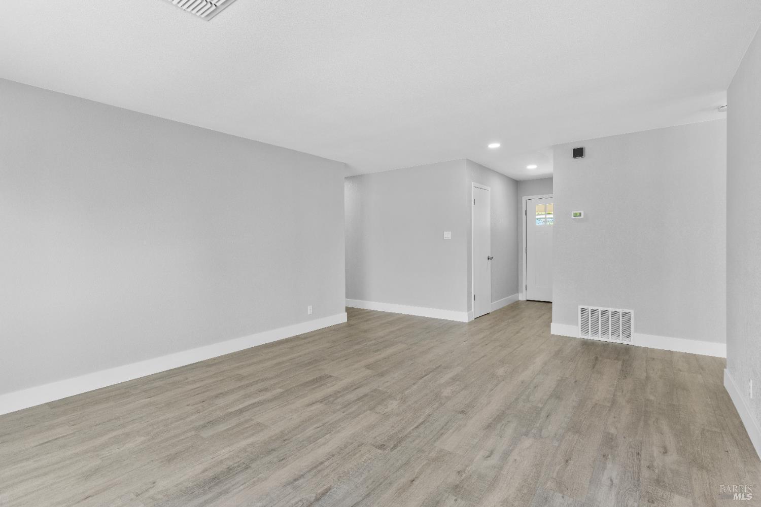 Detail Gallery Image 12 of 46 For 2438 Oceanic Dr, Fairfield,  CA 94533 - 4 Beds | 2 Baths