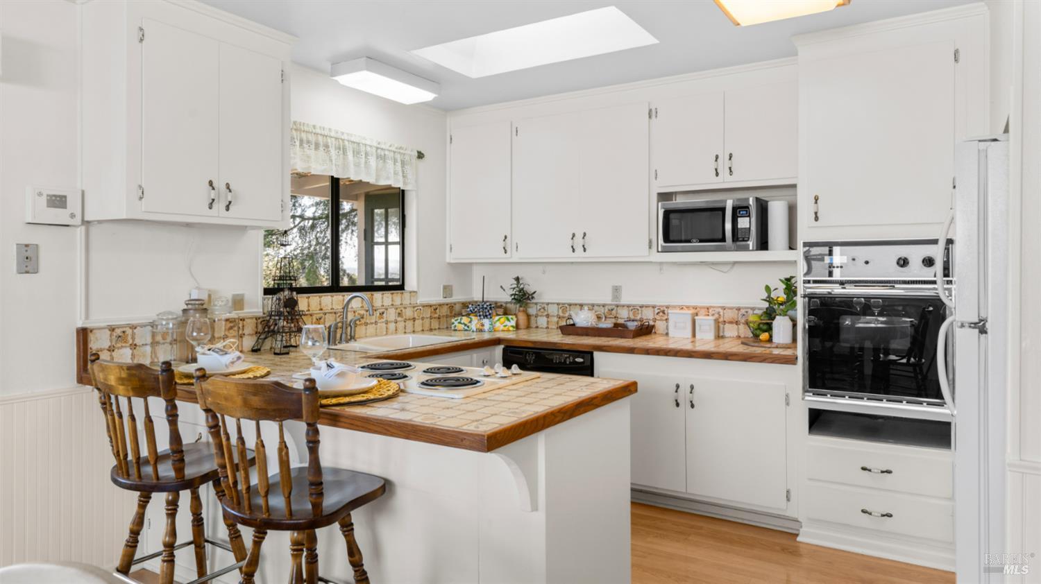 Detail Gallery Image 18 of 83 For 1104 Birch Dr, Petaluma,  CA 94952 - 5 Beds | 2 Baths