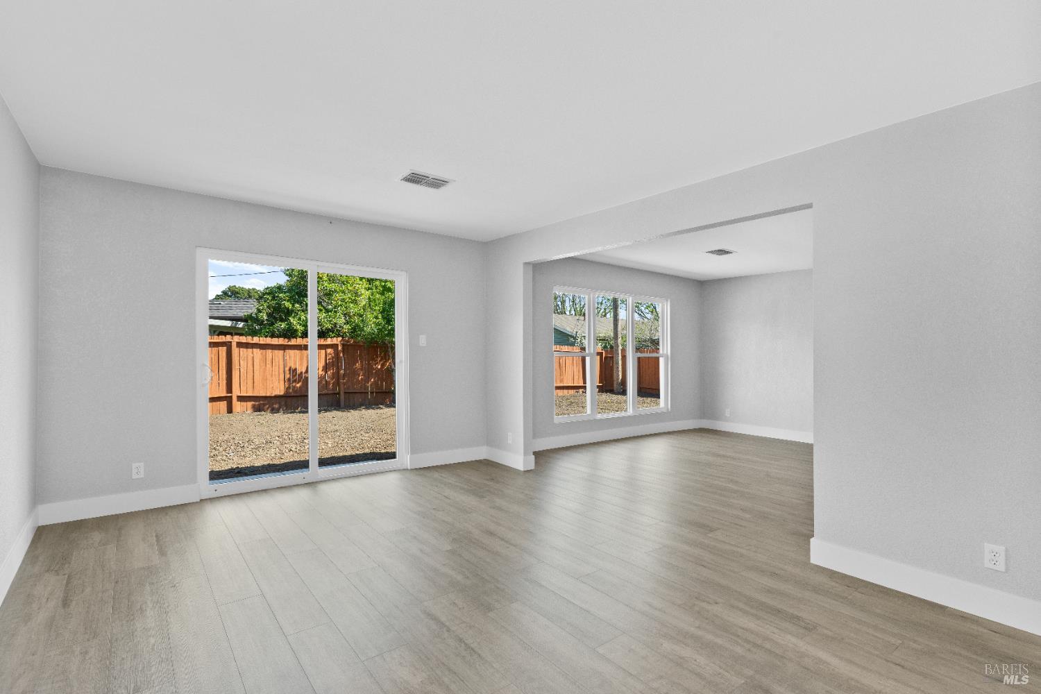 Detail Gallery Image 11 of 46 For 2438 Oceanic Dr, Fairfield,  CA 94533 - 4 Beds | 2 Baths