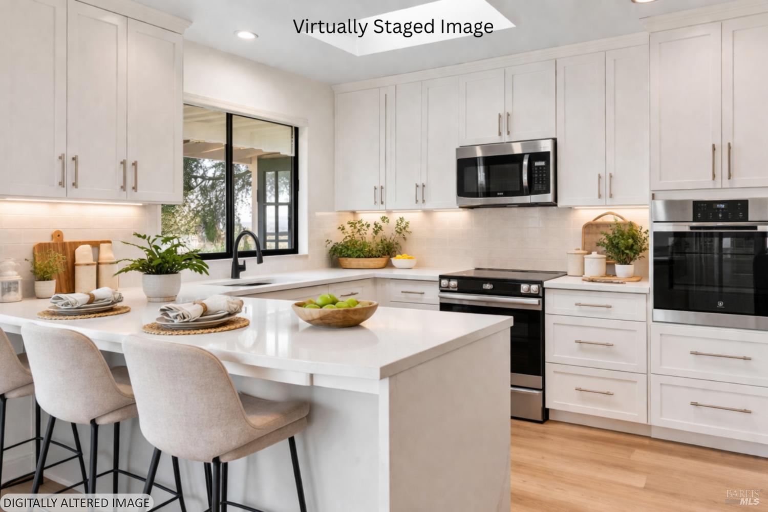 Detail Gallery Image 19 of 83 For 1104 Birch Dr, Petaluma,  CA 94952 - 5 Beds | 2 Baths