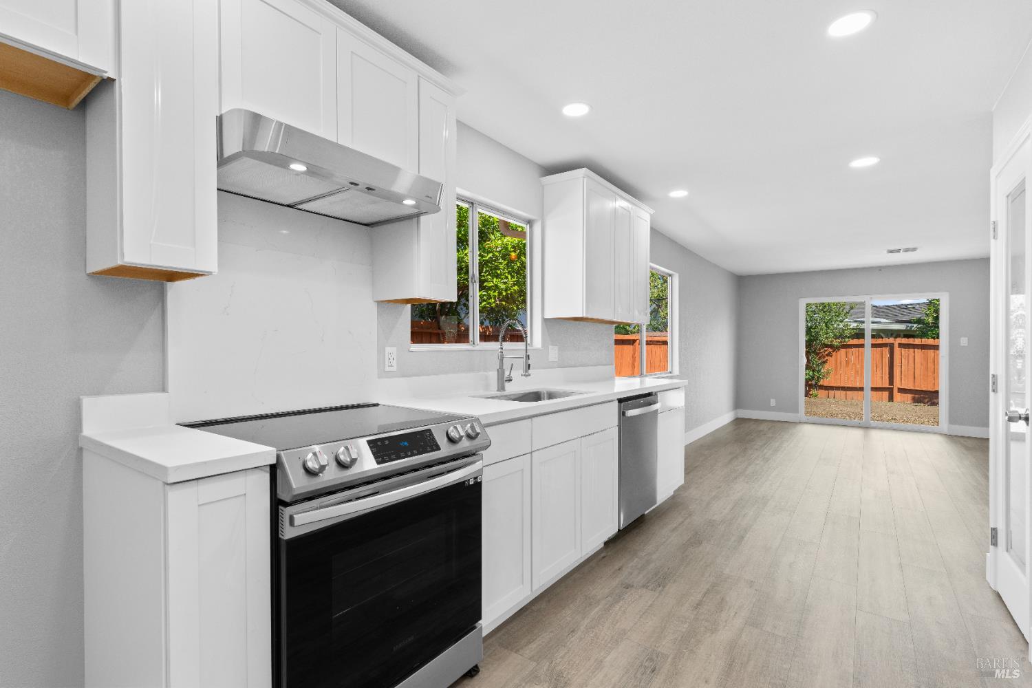 Detail Gallery Image 20 of 46 For 2438 Oceanic Dr, Fairfield,  CA 94533 - 4 Beds | 2 Baths