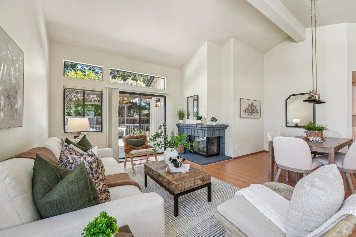 Detail Gallery Image 9 of 67 For 22 Saint Matthews Ct, Sonoma,  CA 95476 - 2 Beds | 2 Baths