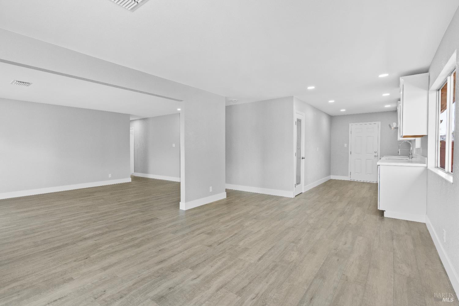 Detail Gallery Image 18 of 46 For 2438 Oceanic Dr, Fairfield,  CA 94533 - 4 Beds | 2 Baths