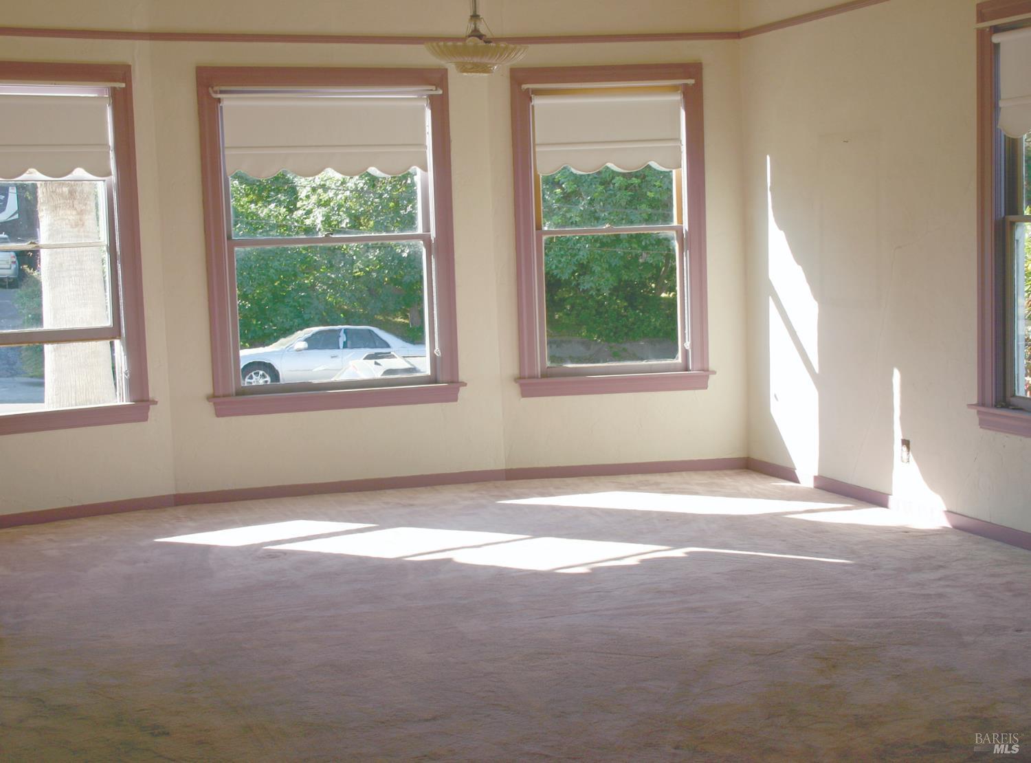 Detail Gallery Image 7 of 27 For 518 Galland St, Petaluma,  CA 94952 - 5 Beds | 2 Baths