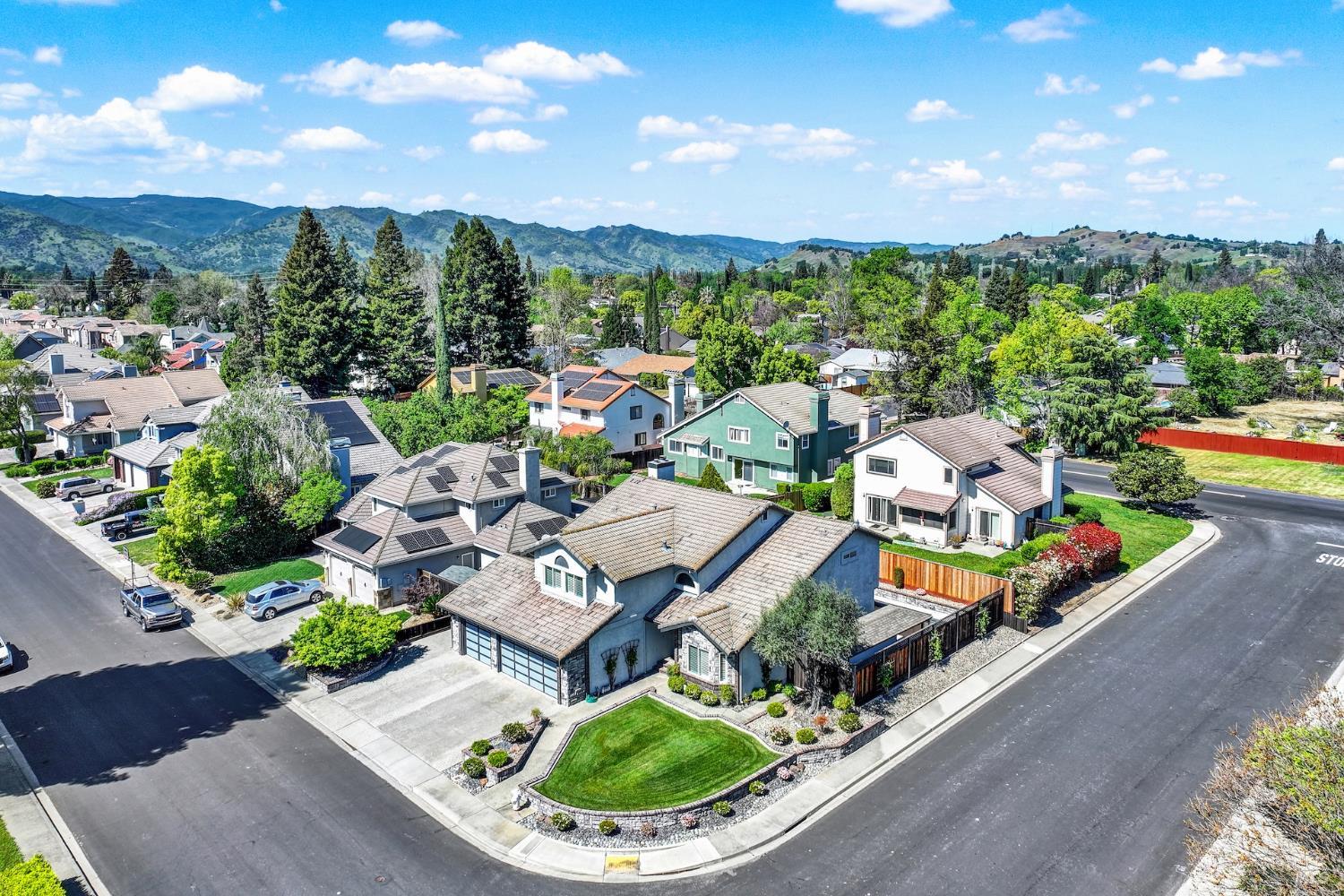 Detail Gallery Image 4 of 74 For 590 Laramie Way, Vacaville,  CA 95688 - 4 Beds | 3 Baths