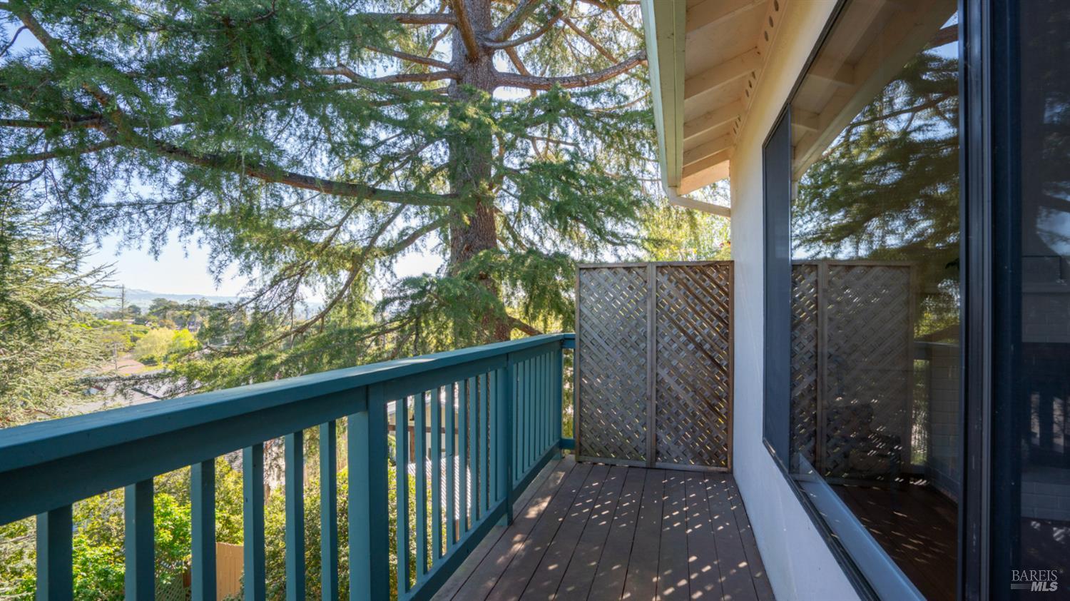 Detail Gallery Image 25 of 83 For 1104 Birch Dr, Petaluma,  CA 94952 - 5 Beds | 2 Baths