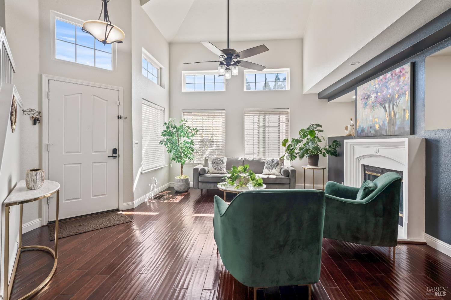 Detail Gallery Image 9 of 60 For 406 Rolling Oak Dr, Vacaville,  CA 95688 - 4 Beds | 2/1 Baths