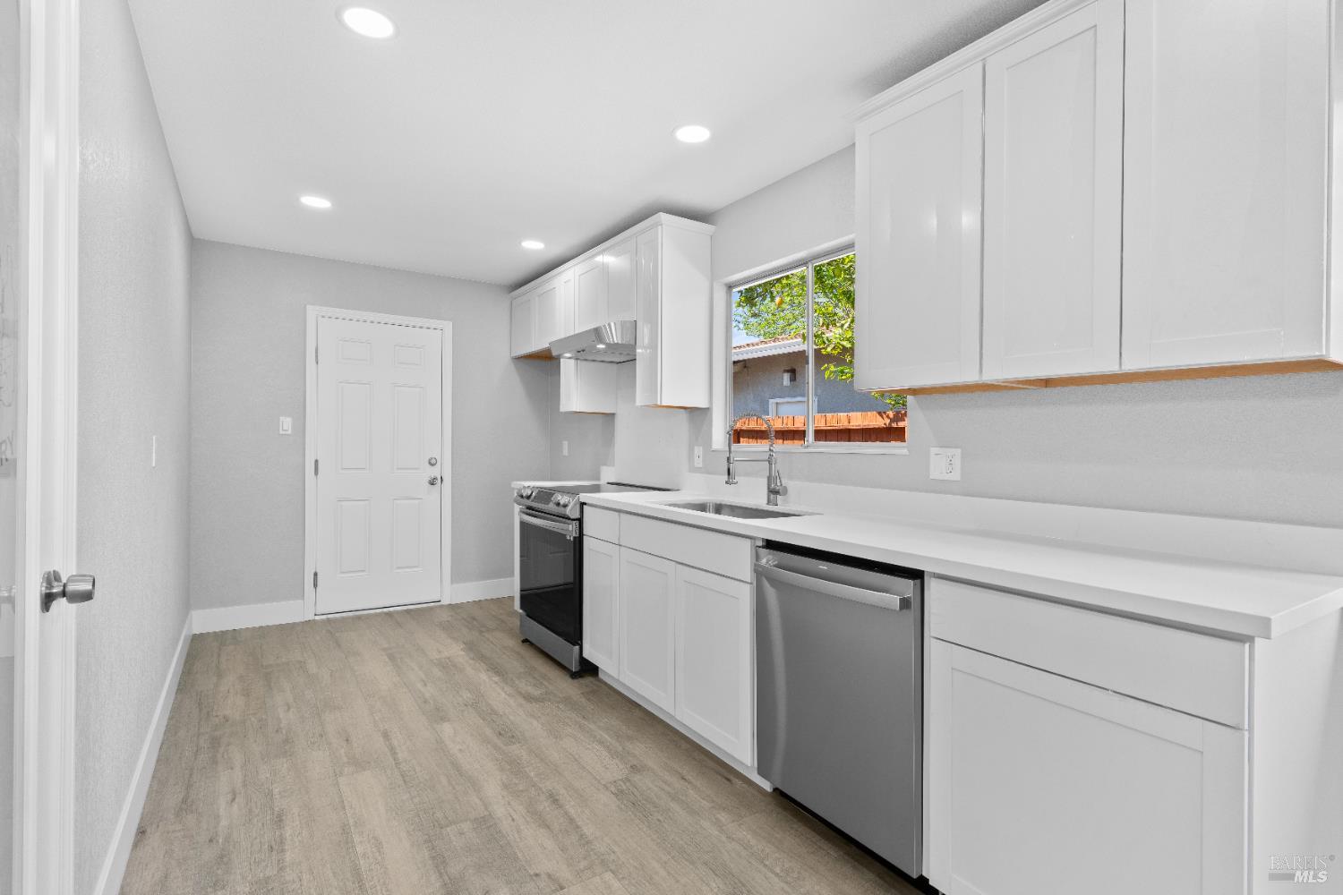 Detail Gallery Image 22 of 46 For 2438 Oceanic Dr, Fairfield,  CA 94533 - 4 Beds | 2 Baths