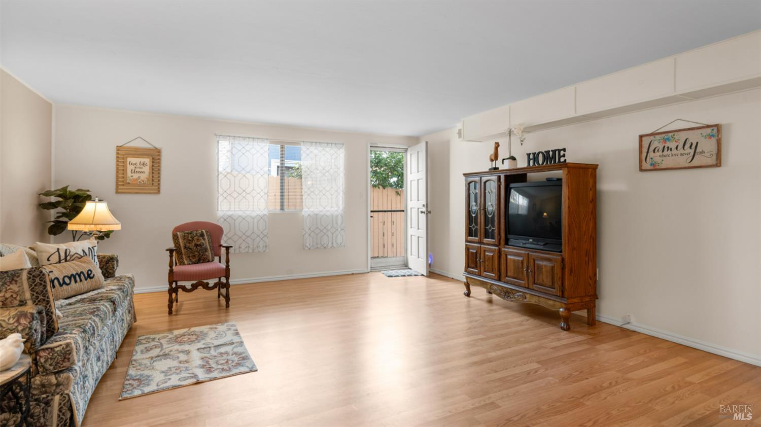 Detail Gallery Image 38 of 83 For 1104 Birch Dr, Petaluma,  CA 94952 - 5 Beds | 2 Baths