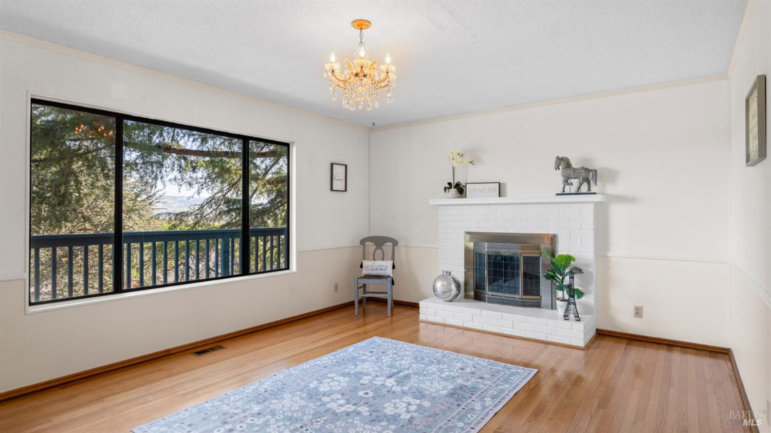 Detail Gallery Image 8 of 83 For 1104 Birch Dr, Petaluma,  CA 94952 - 5 Beds | 2 Baths