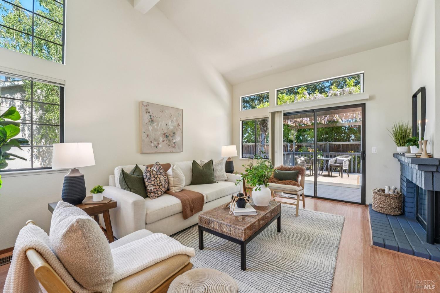 Detail Gallery Image 7 of 67 For 22 Saint Matthews Ct, Sonoma,  CA 95476 - 2 Beds | 2 Baths