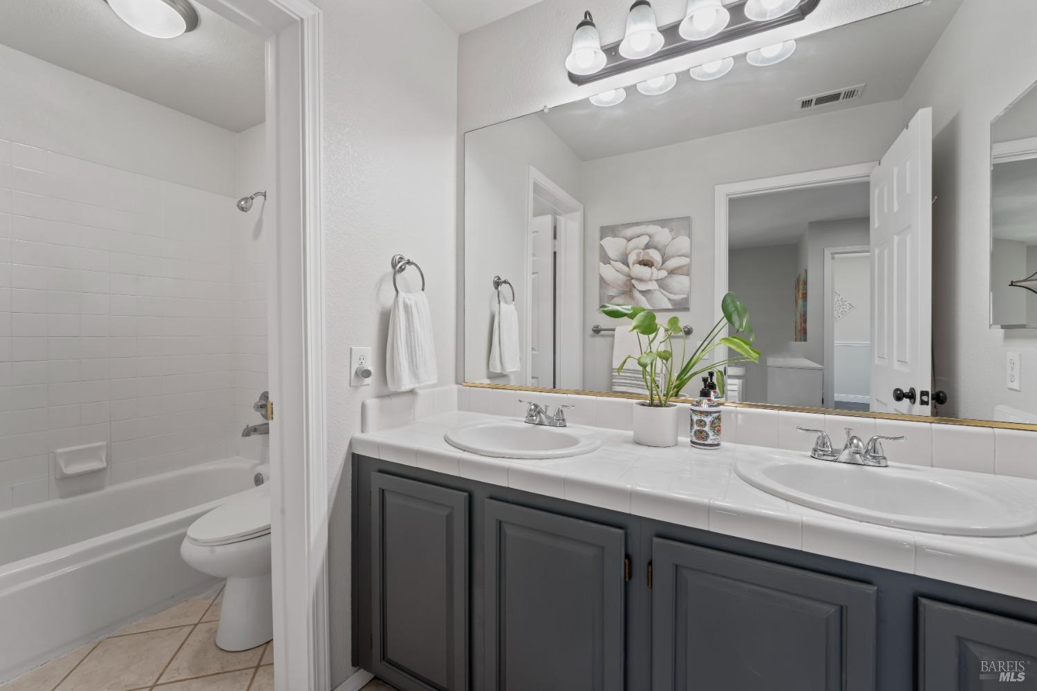 Detail Gallery Image 27 of 60 For 406 Rolling Oak Dr, Vacaville,  CA 95688 - 4 Beds | 2/1 Baths