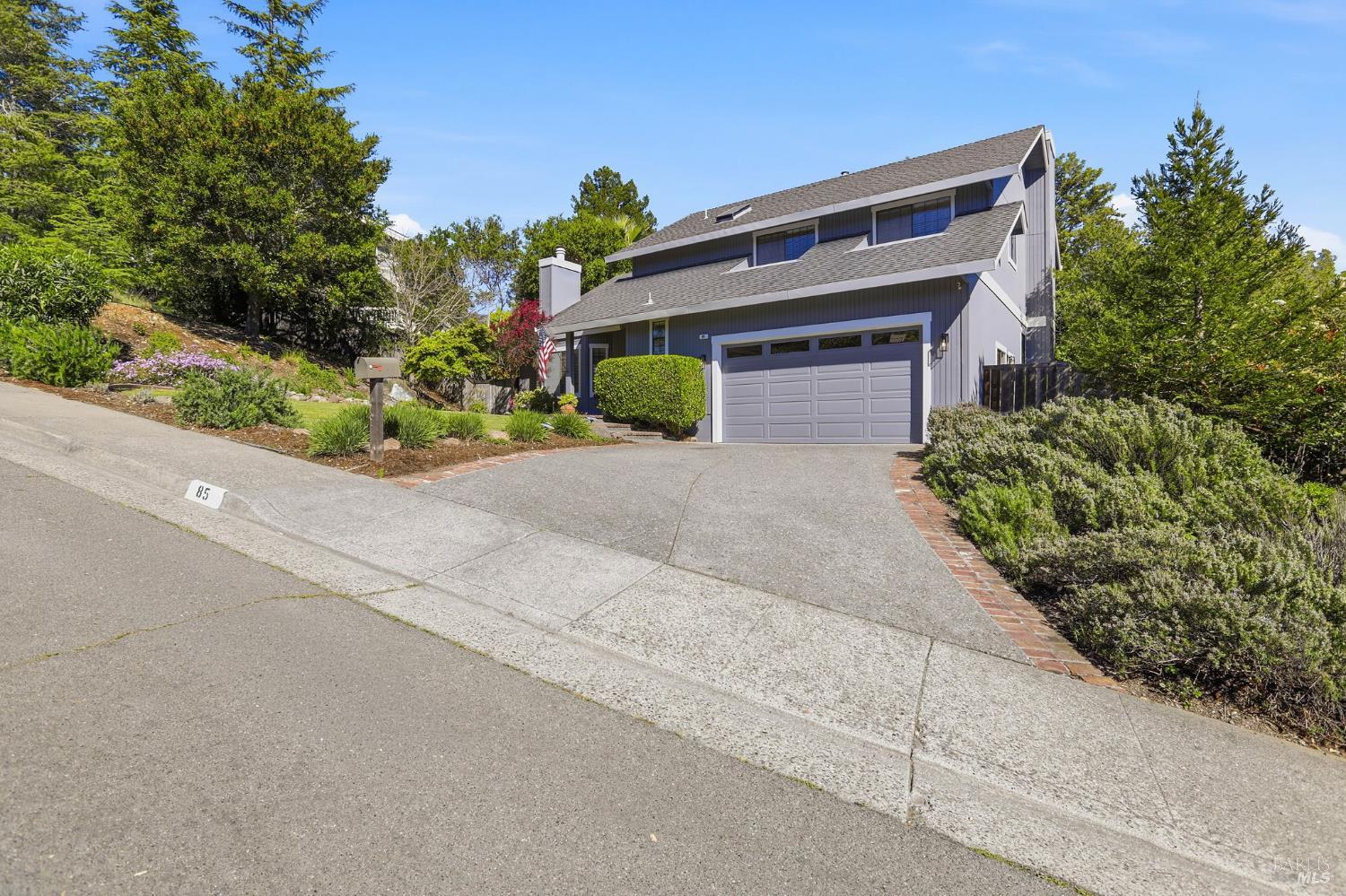 Detail Gallery Image 3 of 44 For 85 San Domingo Way, Novato,  CA 94945 - 4 Beds | 2/1 Baths