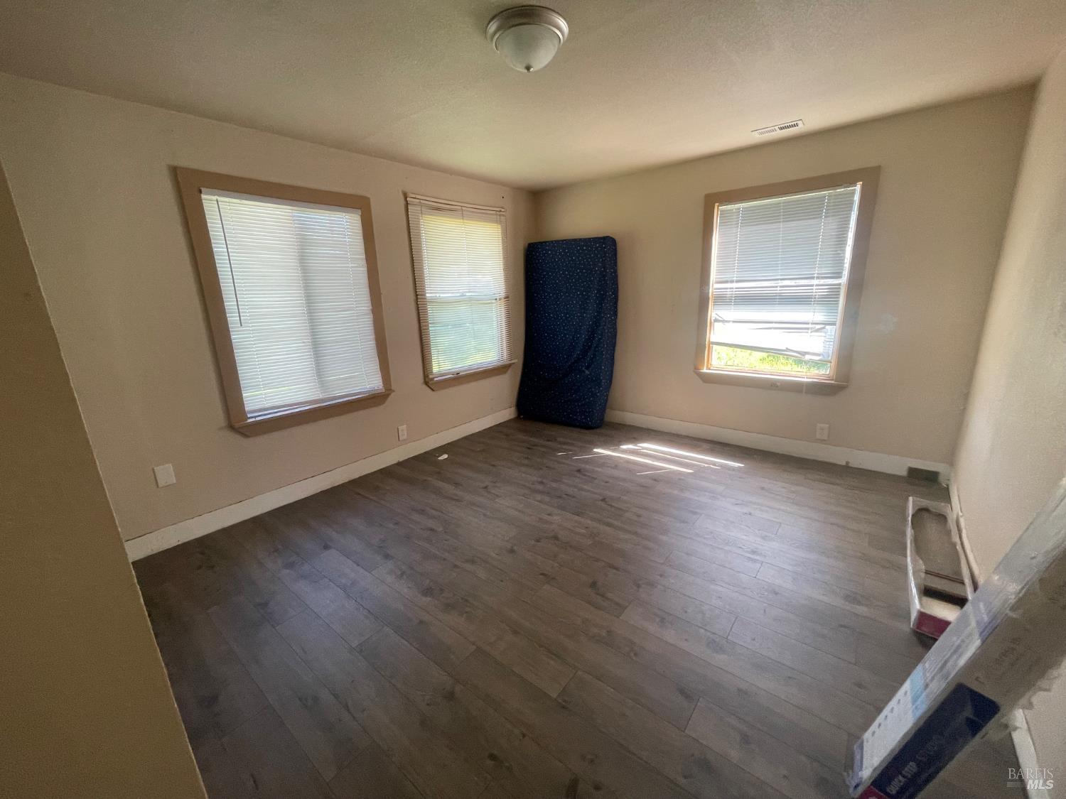 Detail Gallery Image 6 of 12 For 3640 Gravenstein Hwy, Sebastopol,  CA 95472 - 2 Beds | 2 Baths