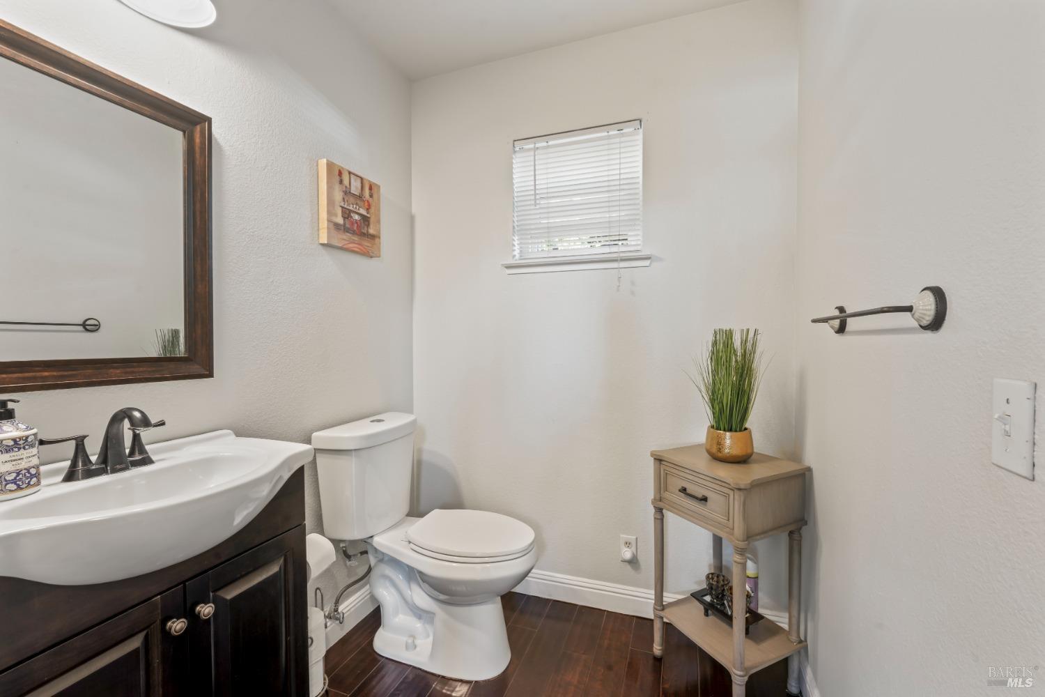 Detail Gallery Image 16 of 60 For 406 Rolling Oak Dr, Vacaville,  CA 95688 - 4 Beds | 2/1 Baths