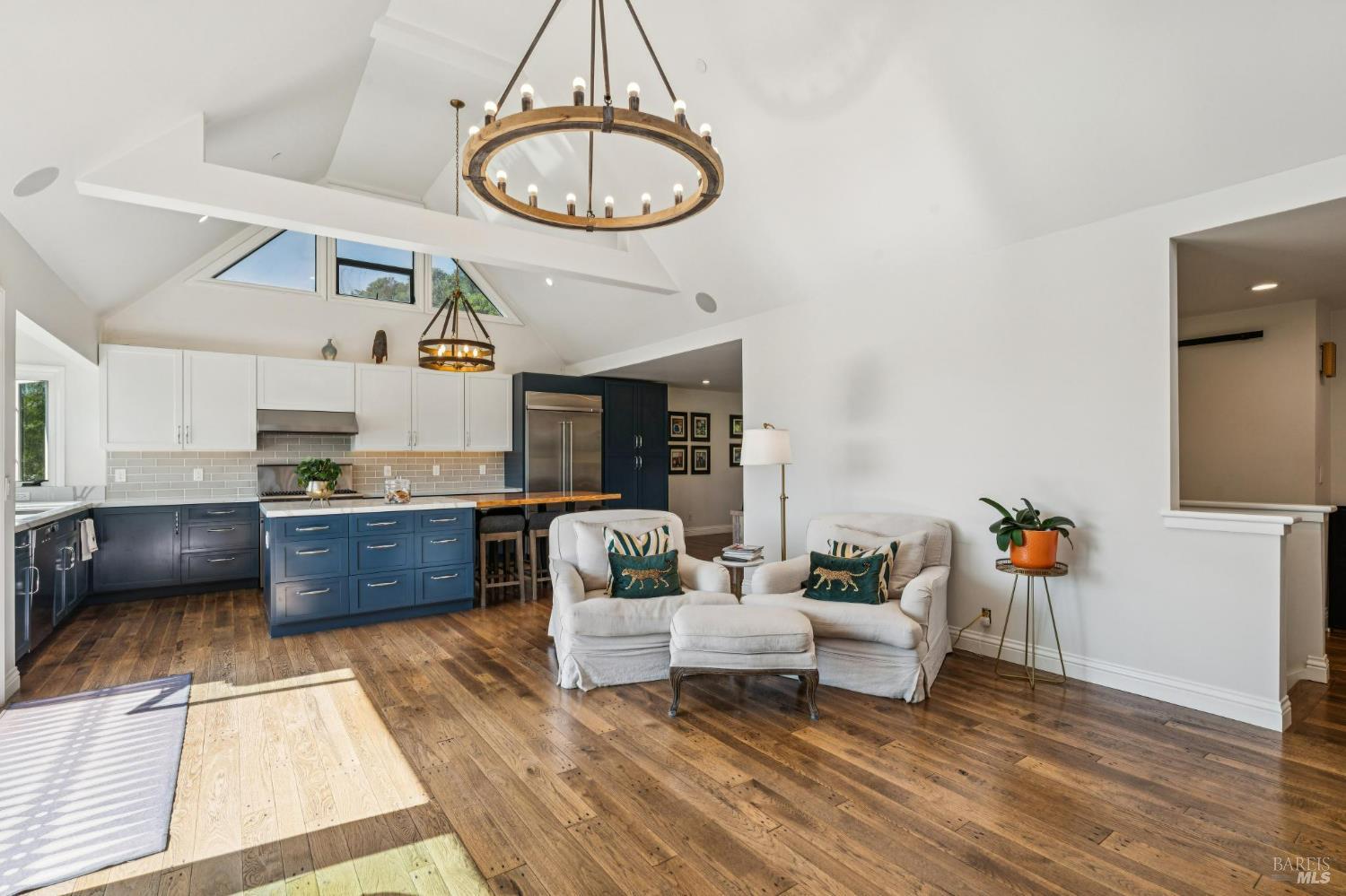 Detail Gallery Image 8 of 63 For 10 Elkhorn Way, San Anselmo,  CA 94960 - 4 Beds | 3 Baths