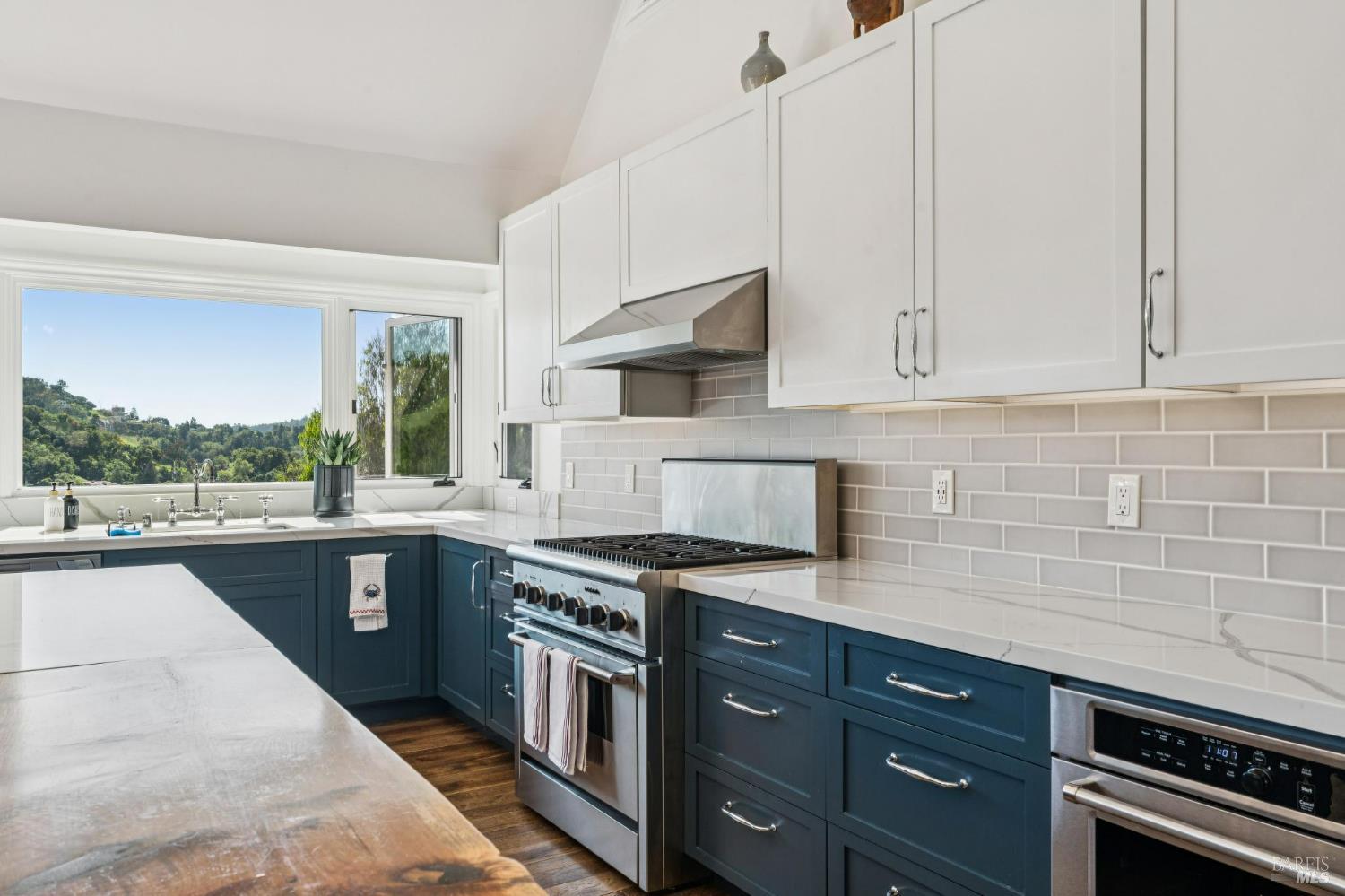 Detail Gallery Image 13 of 63 For 10 Elkhorn Way, San Anselmo,  CA 94960 - 4 Beds | 3 Baths