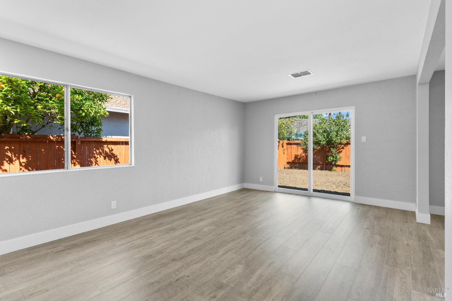 Detail Gallery Image 14 of 46 For 2438 Oceanic Dr, Fairfield,  CA 94533 - 4 Beds | 2 Baths