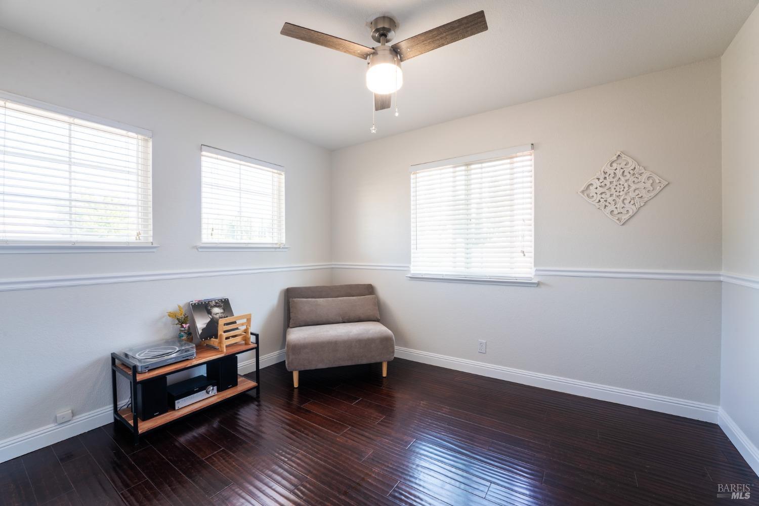 Detail Gallery Image 32 of 60 For 406 Rolling Oak Dr, Vacaville,  CA 95688 - 4 Beds | 2/1 Baths