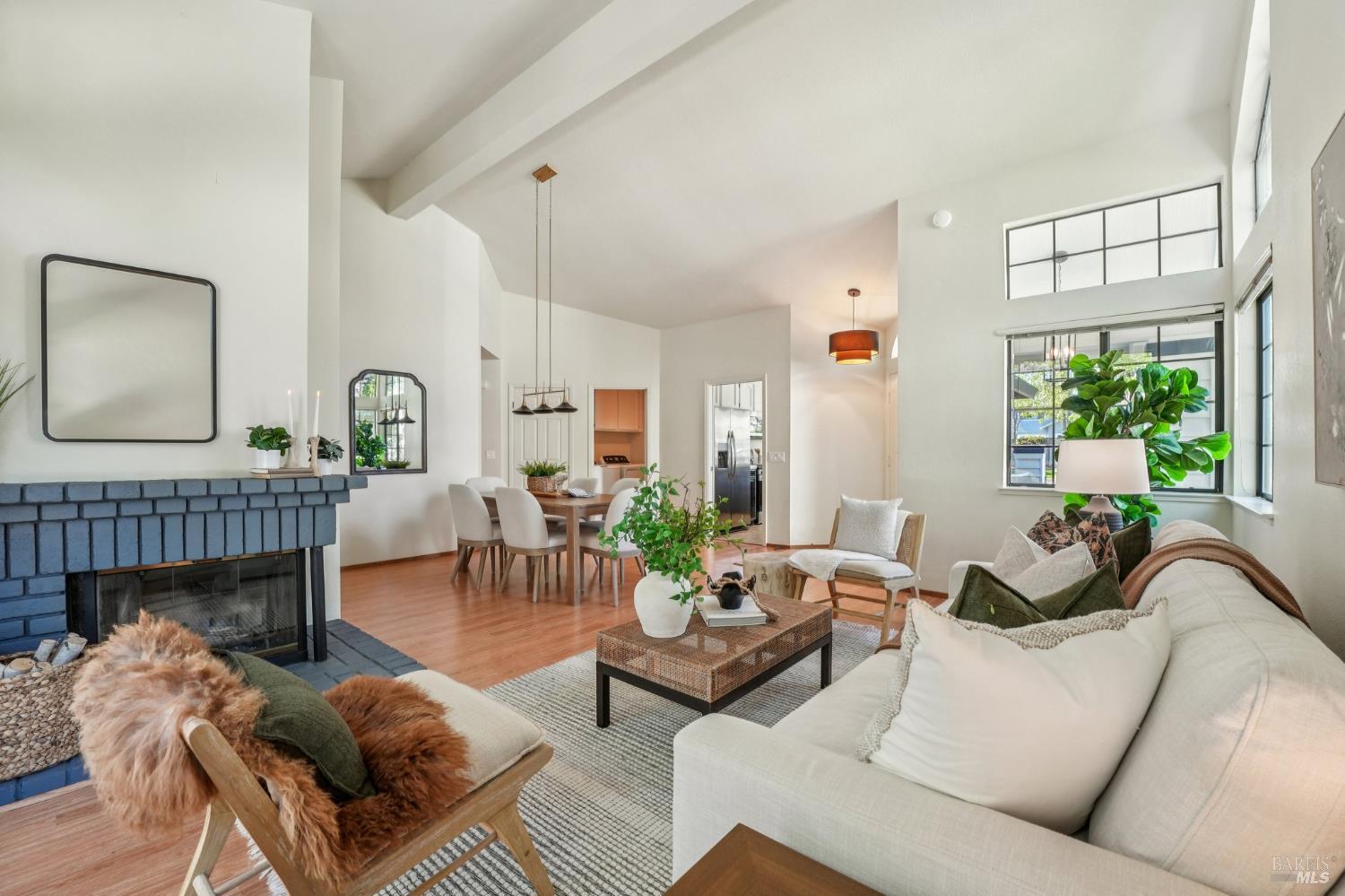 Detail Gallery Image 10 of 67 For 22 Saint Matthews Ct, Sonoma,  CA 95476 - 2 Beds | 2 Baths