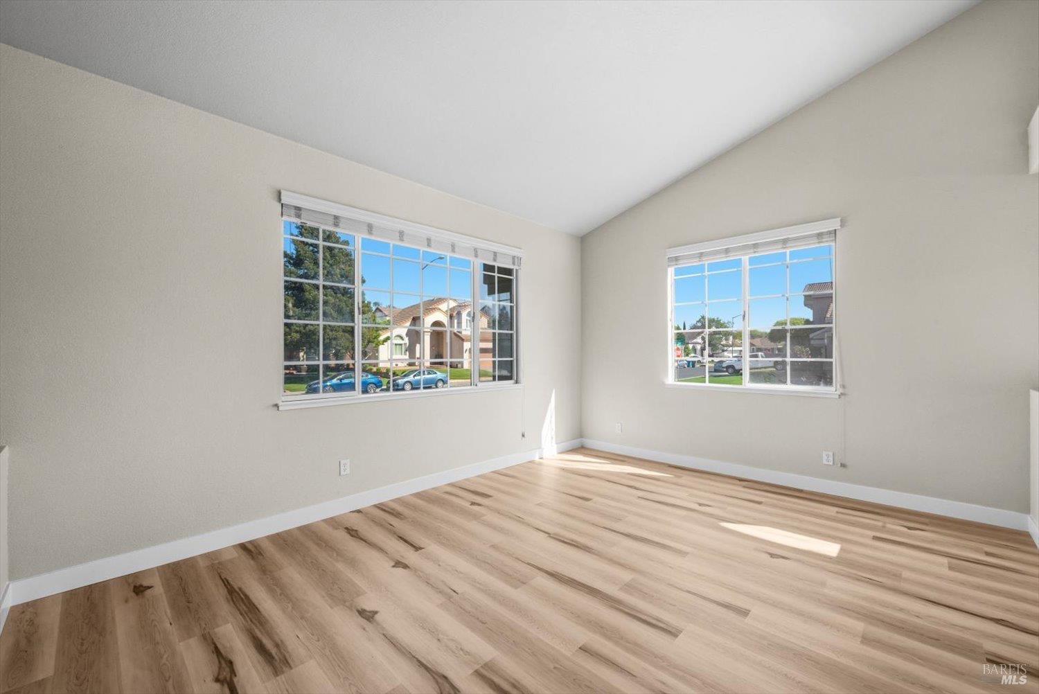 Detail Gallery Image 9 of 58 For 212 Laurelwood Way, Vacaville,  CA 95687 - 3 Beds | 2 Baths