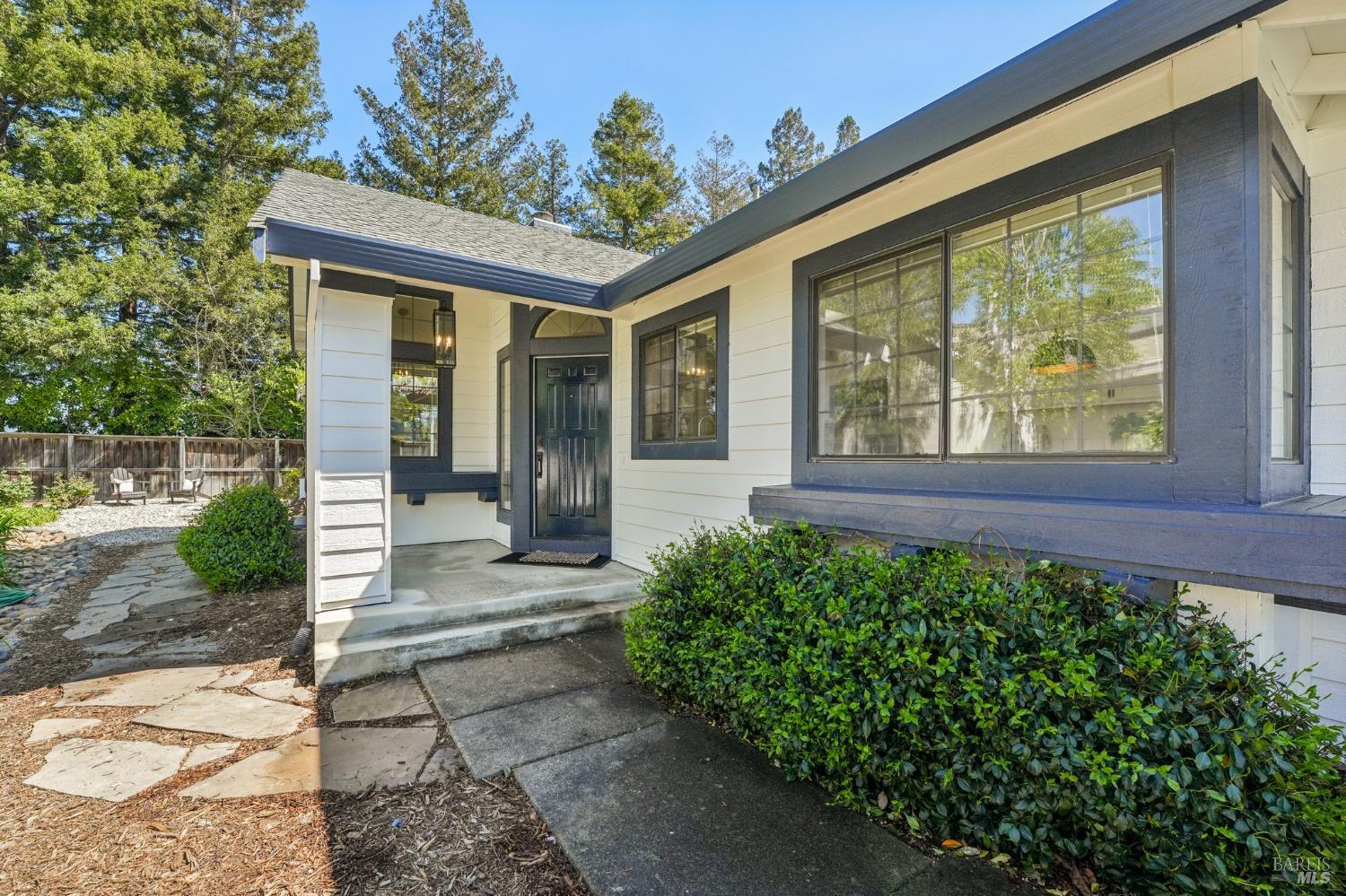 Detail Gallery Image 6 of 67 For 22 Saint Matthews Ct, Sonoma,  CA 95476 - 2 Beds | 2 Baths