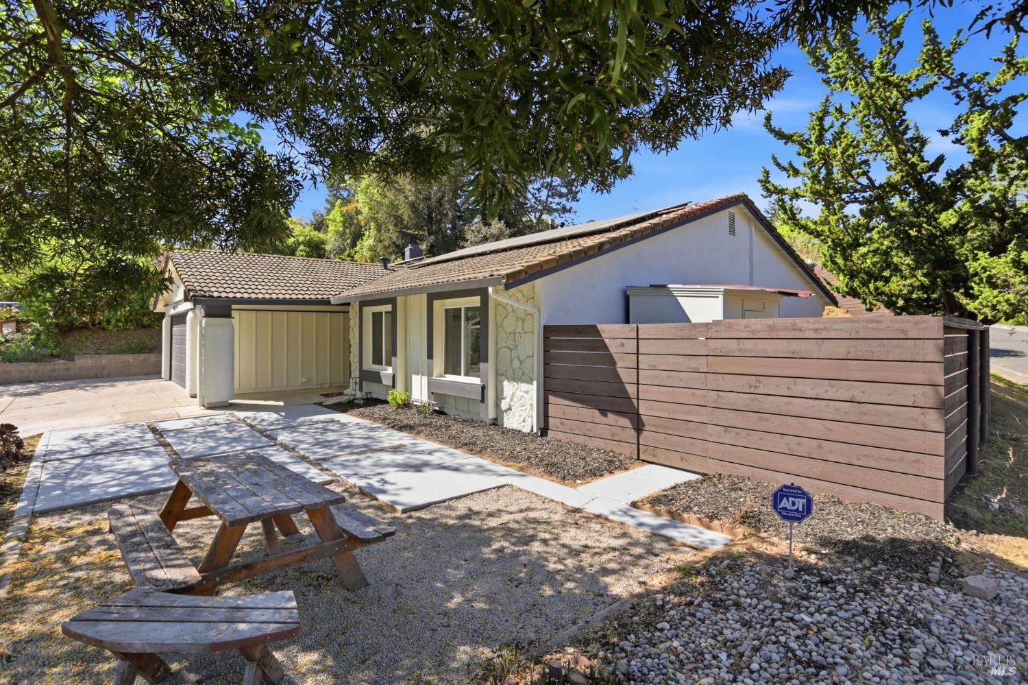 Detail Gallery Image 3 of 35 For 193 Sunrise Way, Vallejo,  CA 94591 - 4 Beds | 2 Baths