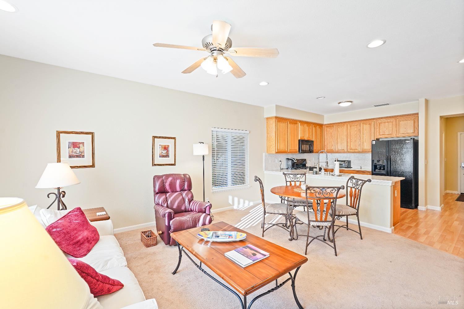Detail Gallery Image 8 of 26 For 379 Grand Canyon Dr, Vacaville,  CA 95687 - 2 Beds | 2 Baths