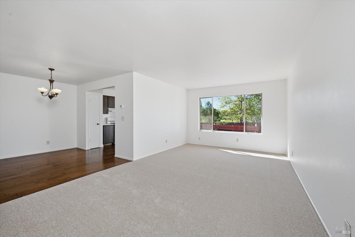 Detail Gallery Image 3 of 28 For 405 Korbel Pl, Santa Rosa,  CA 95409 - 3 Beds | 2 Baths