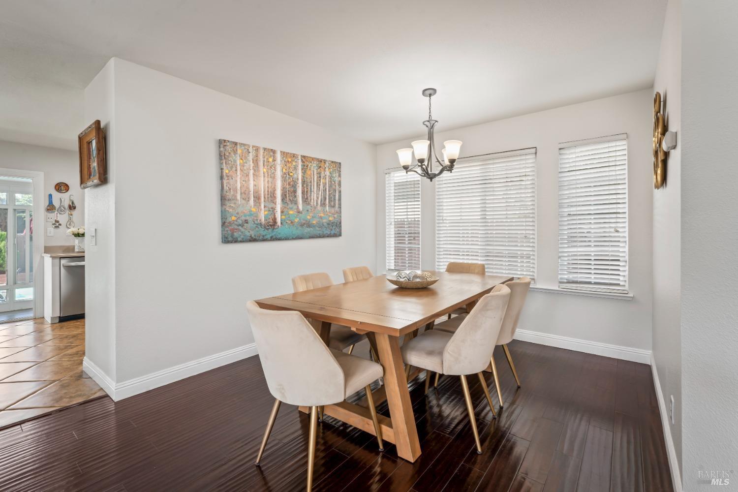 Detail Gallery Image 11 of 60 For 406 Rolling Oak Dr, Vacaville,  CA 95688 - 4 Beds | 2/1 Baths