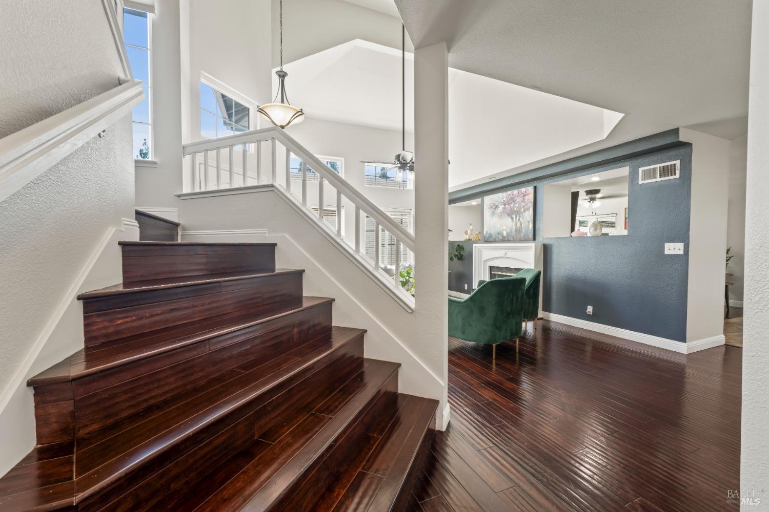 Detail Gallery Image 17 of 60 For 406 Rolling Oak Dr, Vacaville,  CA 95688 - 4 Beds | 2/1 Baths