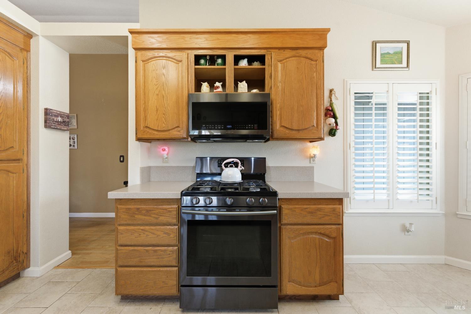 Detail Gallery Image 12 of 42 For 701 Oak Brook Dr, Vacaville,  CA 95687 - 3 Beds | 2 Baths