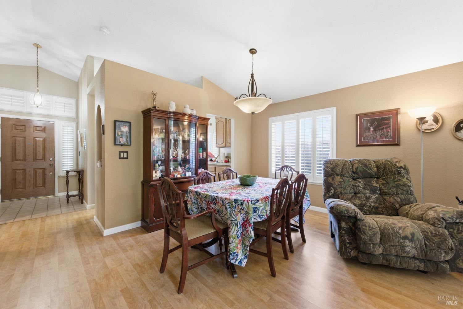 Detail Gallery Image 14 of 42 For 701 Oak Brook Dr, Vacaville,  CA 95687 - 3 Beds | 2 Baths