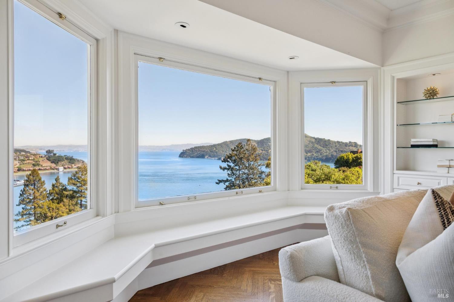 Detail Gallery Image 10 of 94 For 308 Golden Gate Ave, Belvedere,  CA 94920 - 8 Beds | 7/2 Baths