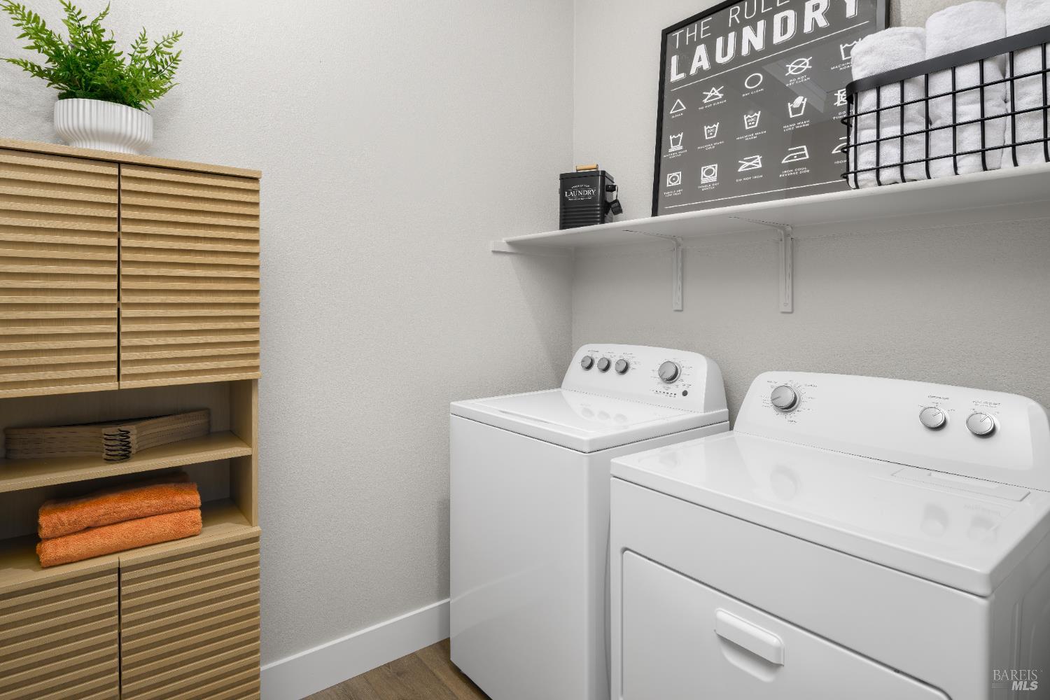 Detail Gallery Image 14 of 16 For 2465 Northridge Ln, Santa Rosa,  CA 95403 - 3 Beds | 2 Baths