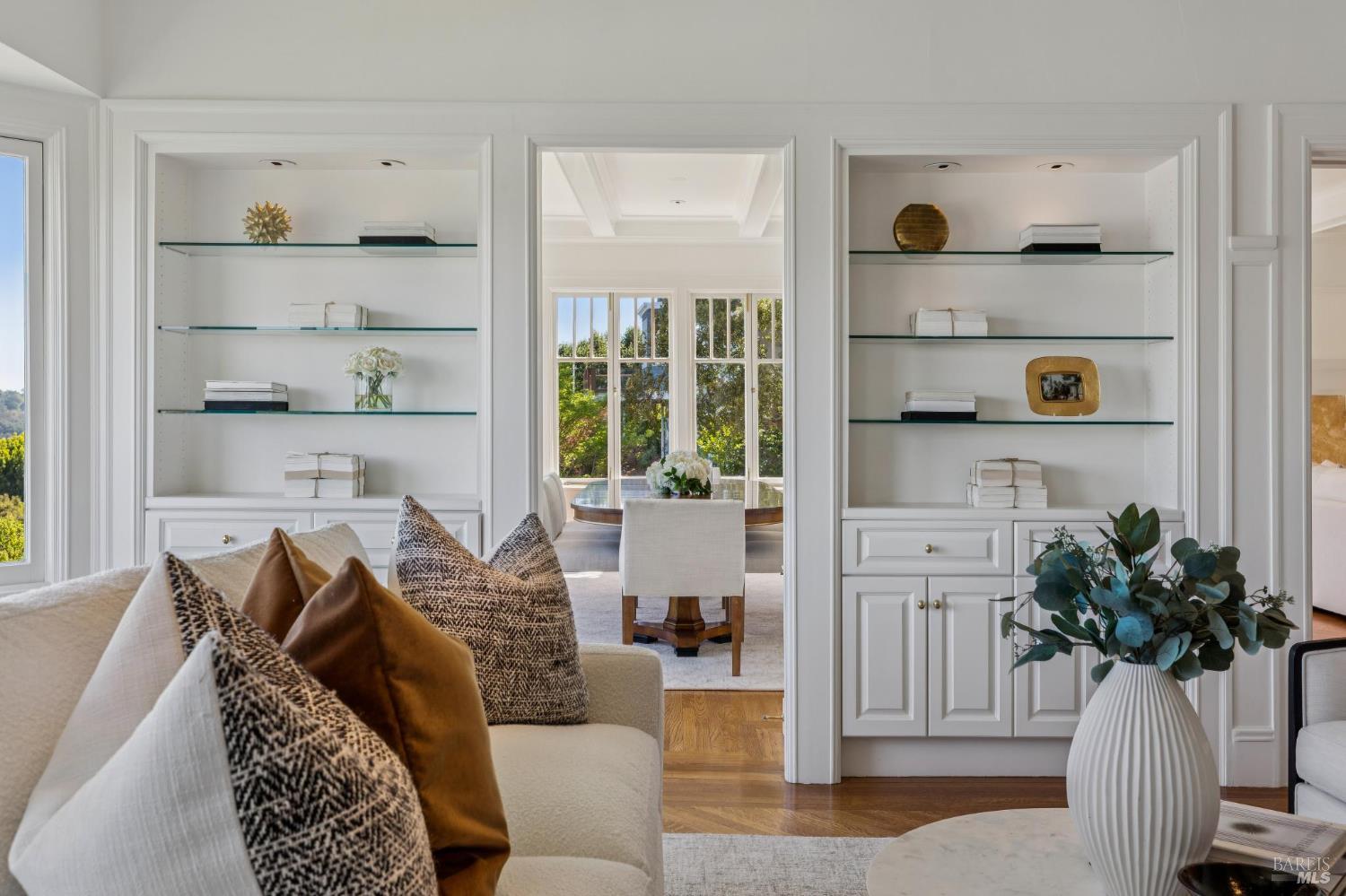 Detail Gallery Image 11 of 94 For 308 Golden Gate Ave, Belvedere,  CA 94920 - 8 Beds | 7/2 Baths