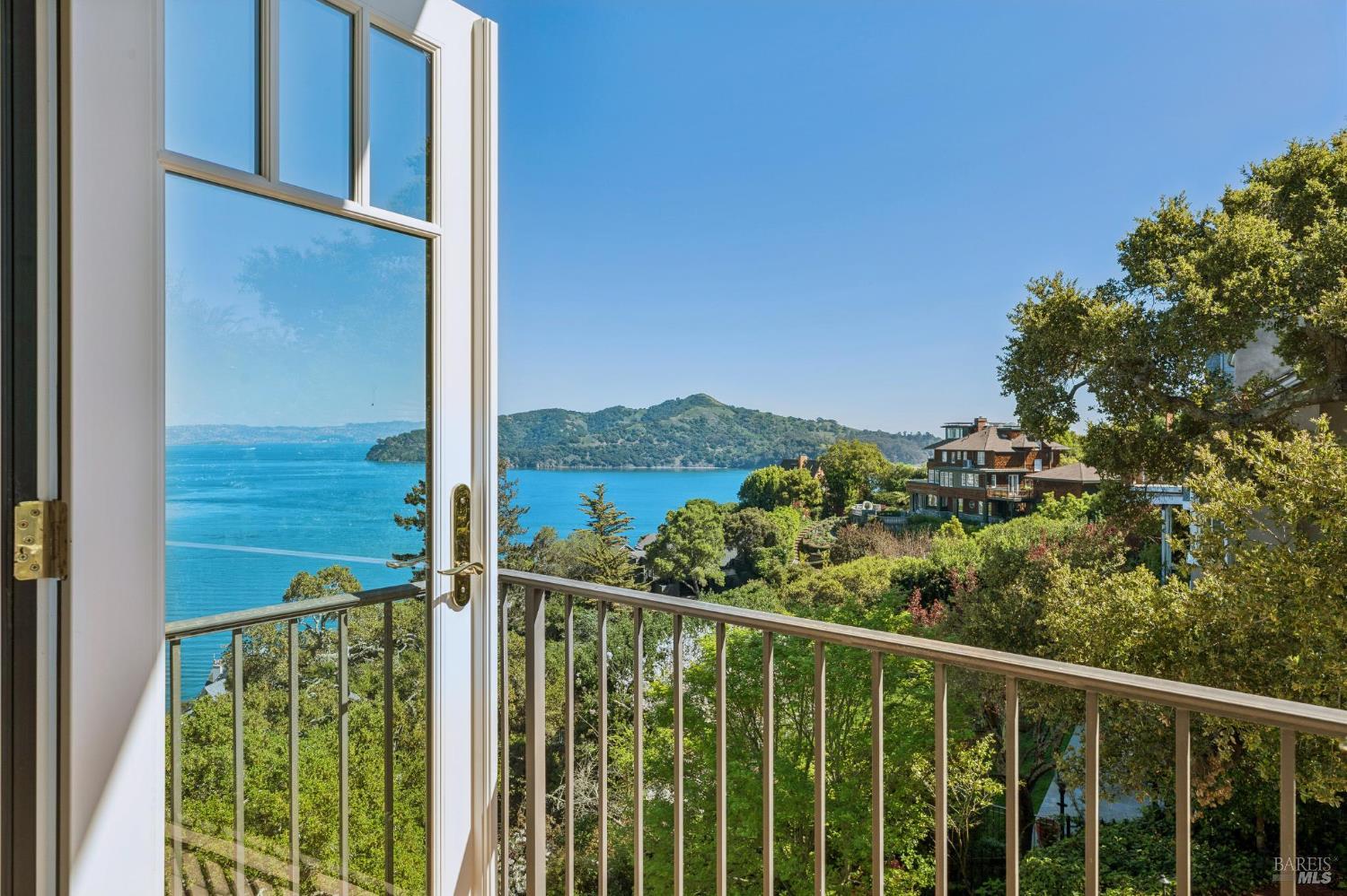 Detail Gallery Image 40 of 94 For 308 Golden Gate Ave, Belvedere,  CA 94920 - 8 Beds | 7/2 Baths