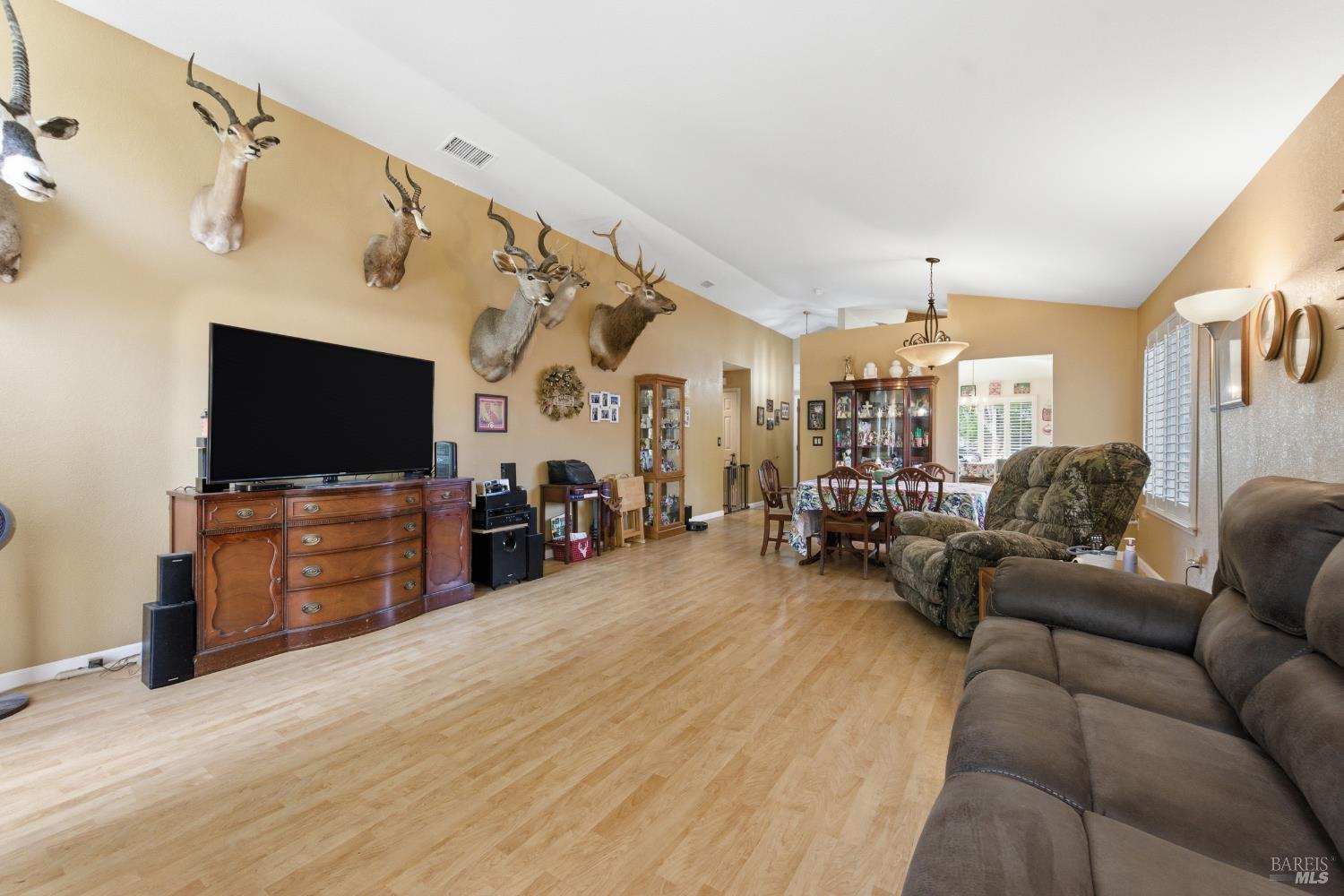 Detail Gallery Image 20 of 42 For 701 Oak Brook Dr, Vacaville,  CA 95687 - 3 Beds | 2 Baths