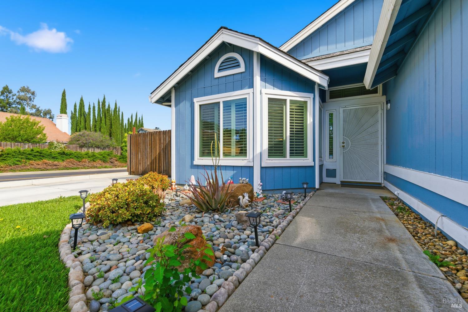 Detail Gallery Image 5 of 42 For 701 Oak Brook Dr, Vacaville,  CA 95687 - 3 Beds | 2 Baths