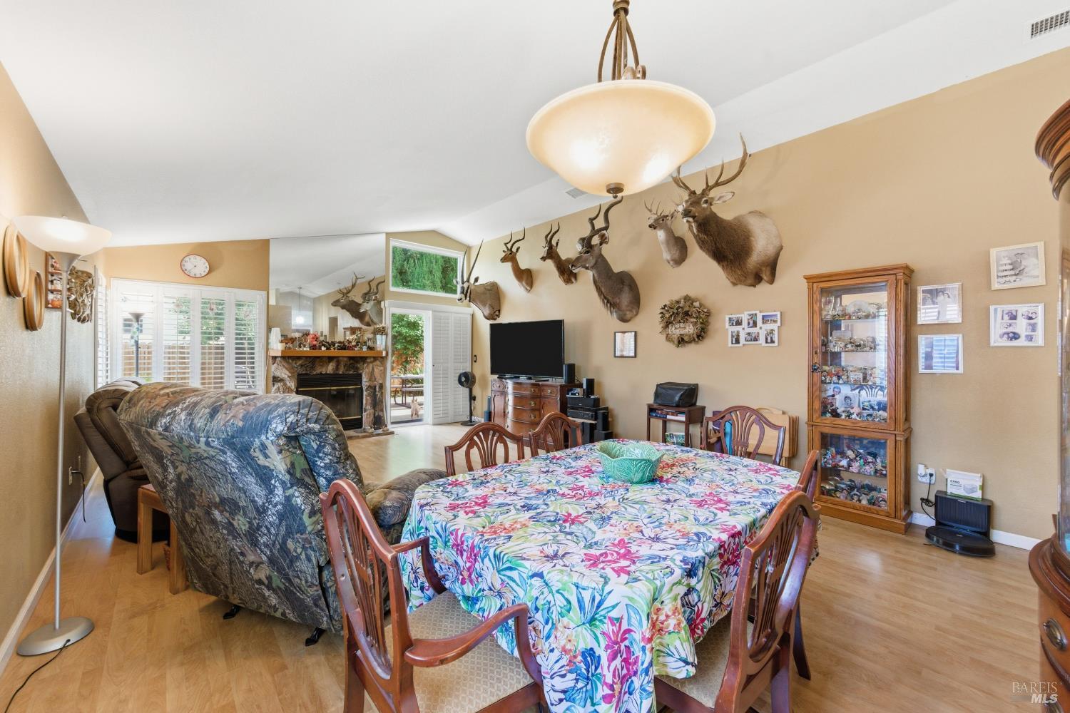 Detail Gallery Image 15 of 42 For 701 Oak Brook Dr, Vacaville,  CA 95687 - 3 Beds | 2 Baths