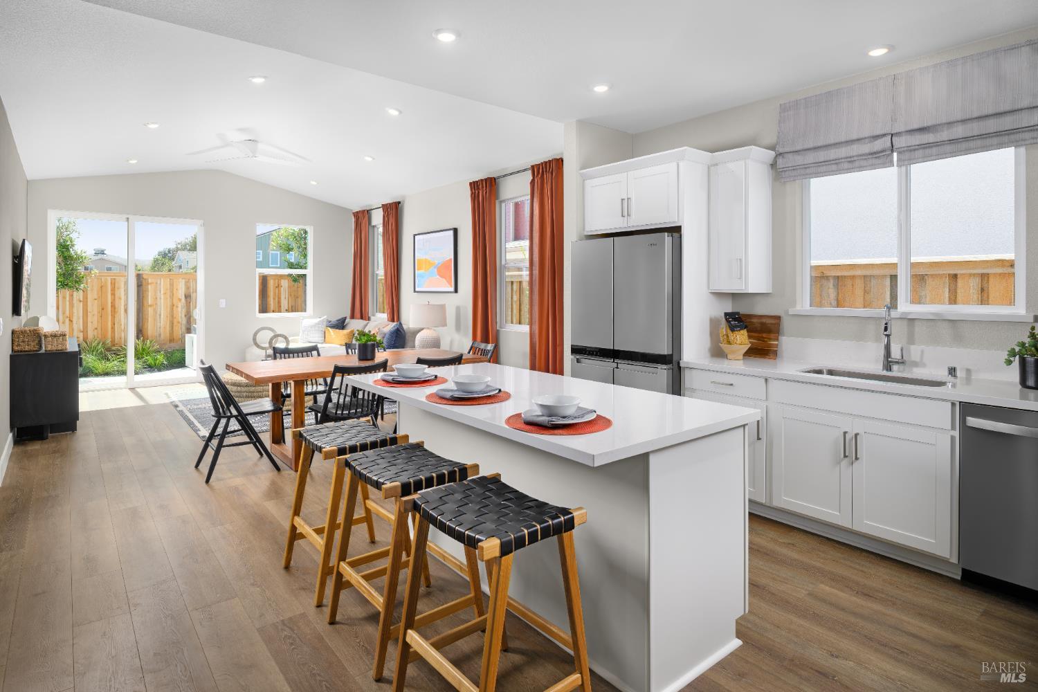 Detail Gallery Image 5 of 16 For 2465 Northridge Ln, Santa Rosa,  CA 95403 - 3 Beds | 2 Baths