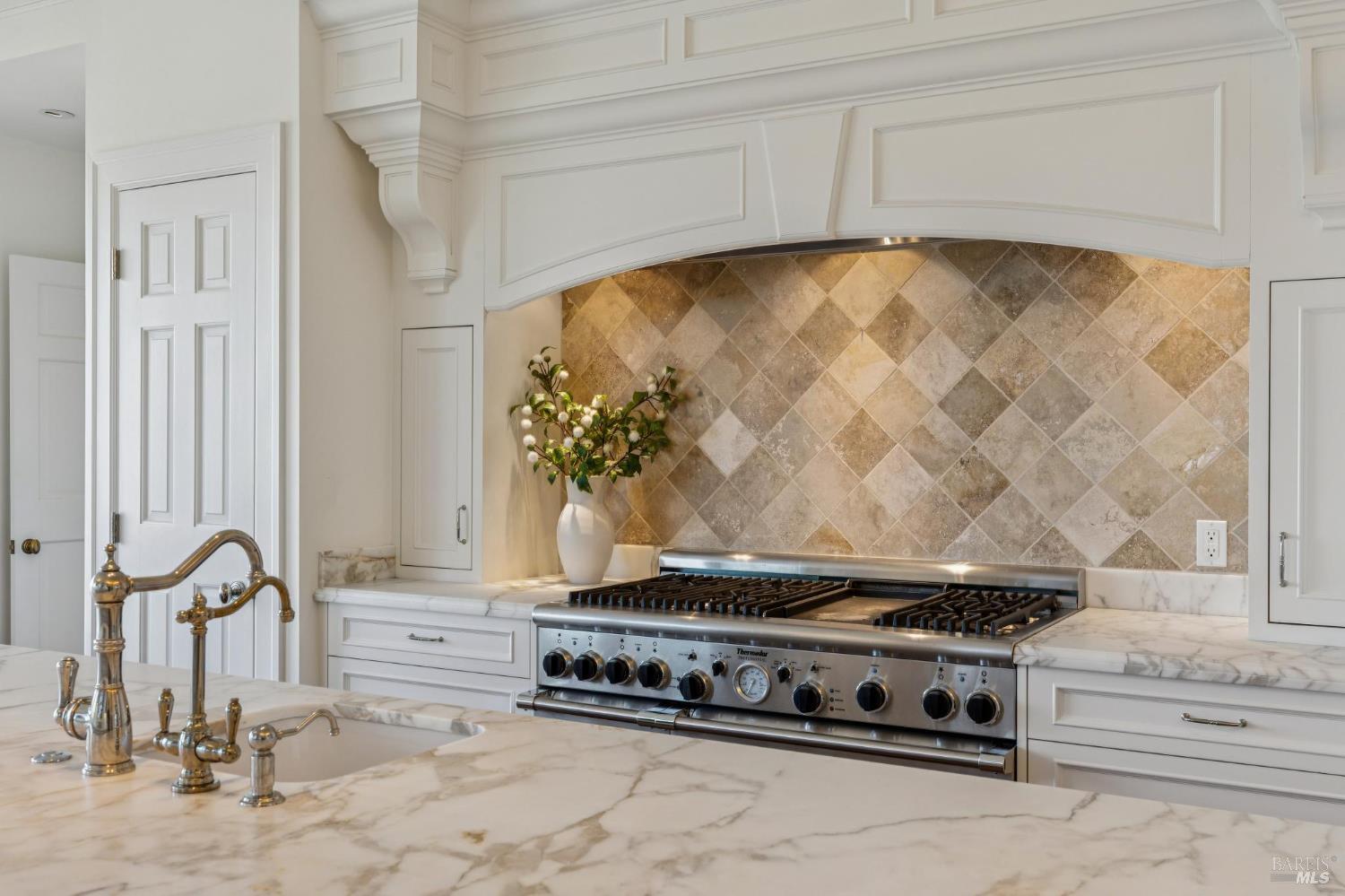 Detail Gallery Image 23 of 94 For 308 Golden Gate Ave, Belvedere,  CA 94920 - 8 Beds | 7/2 Baths