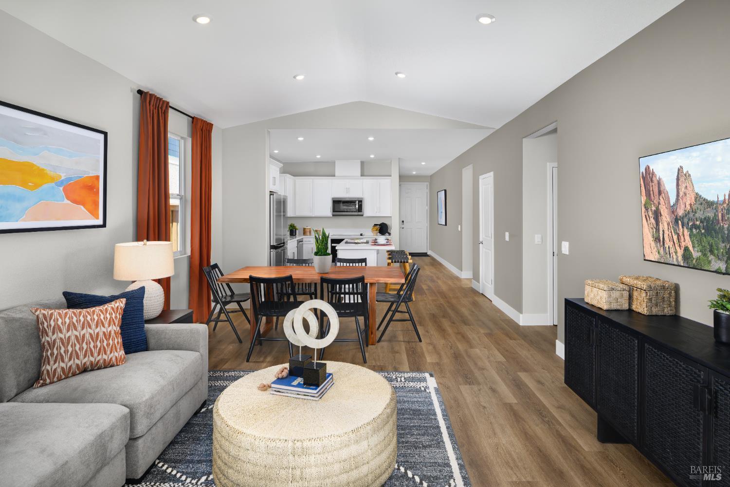 Detail Gallery Image 3 of 16 For 2465 Northridge Ln, Santa Rosa,  CA 95403 - 3 Beds | 2 Baths