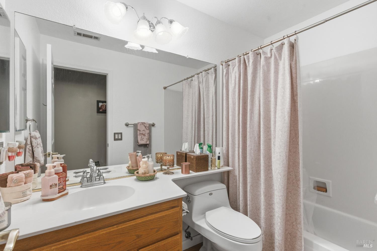 Detail Gallery Image 25 of 42 For 701 Oak Brook Dr, Vacaville,  CA 95687 - 3 Beds | 2 Baths