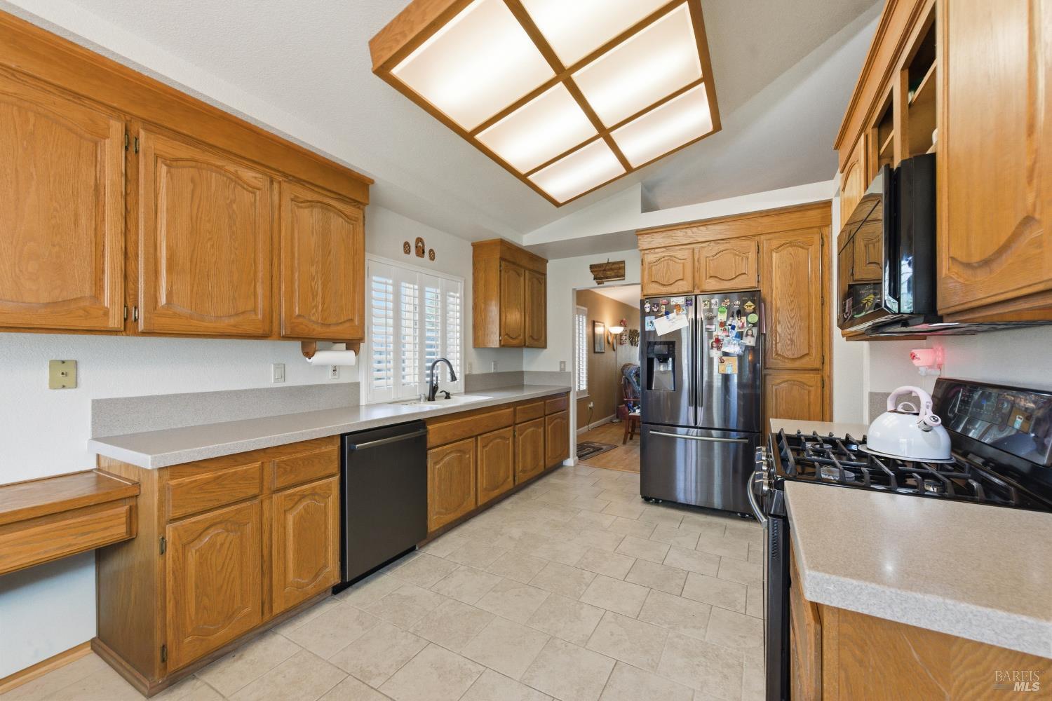 Detail Gallery Image 10 of 42 For 701 Oak Brook Dr, Vacaville,  CA 95687 - 3 Beds | 2 Baths