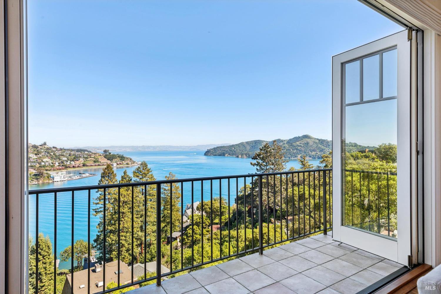 Detail Gallery Image 27 of 94 For 308 Golden Gate Ave, Belvedere,  CA 94920 - 8 Beds | 7/2 Baths