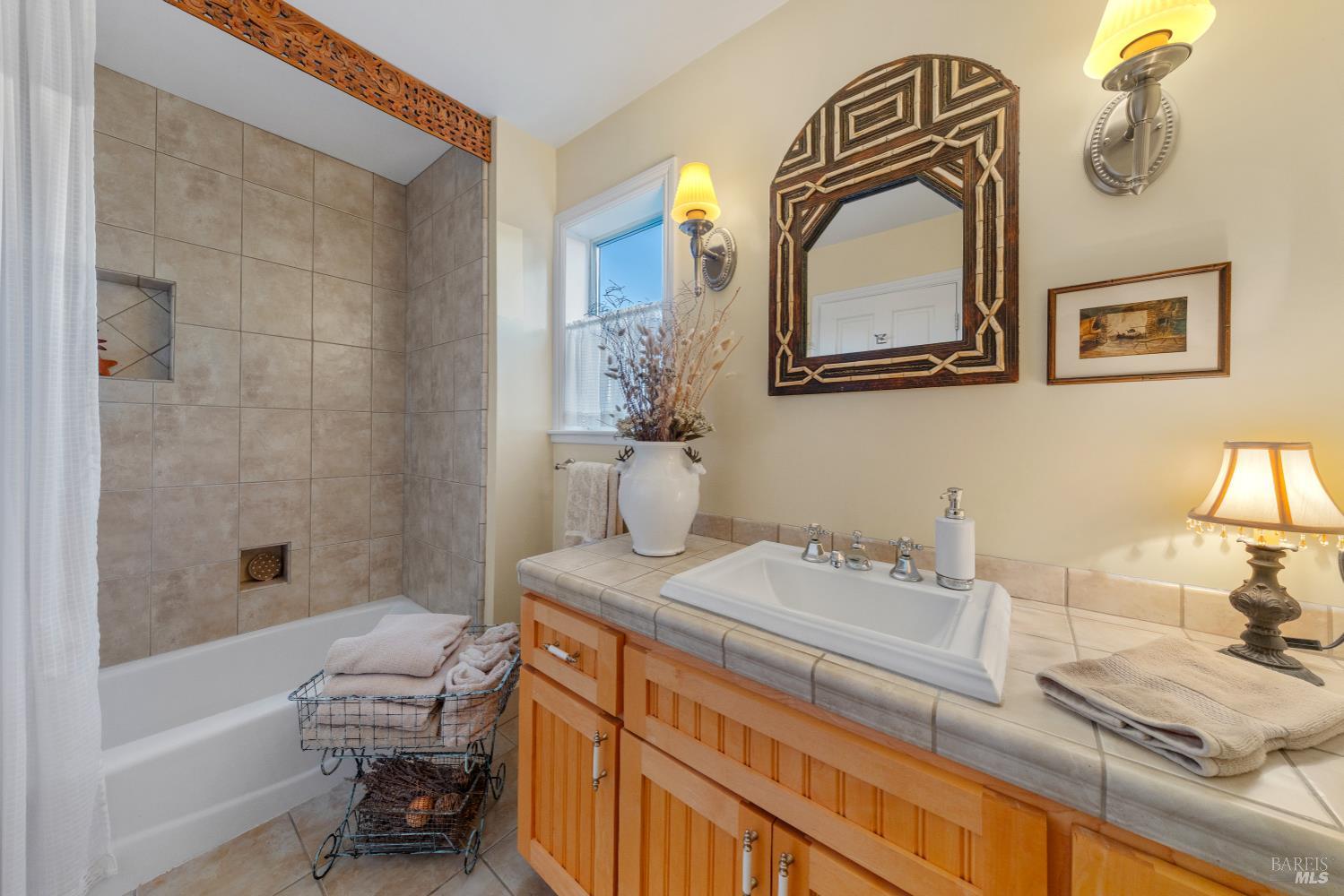 Detail Gallery Image 16 of 47 For 1245 Castle Rd, Sonoma,  CA 95476 - 2 Beds | 4/1 Baths