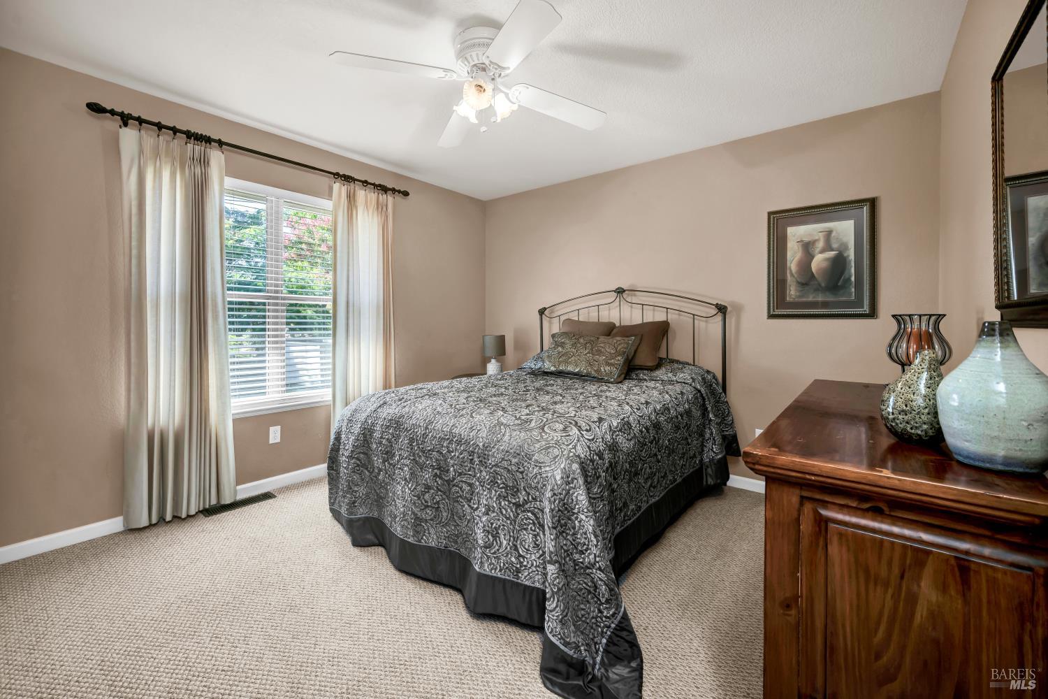 Detail Gallery Image 20 of 33 For 17120 Knollview Dr, Hidden Valley Lake,  CA 95467 - 3 Beds | 2 Baths