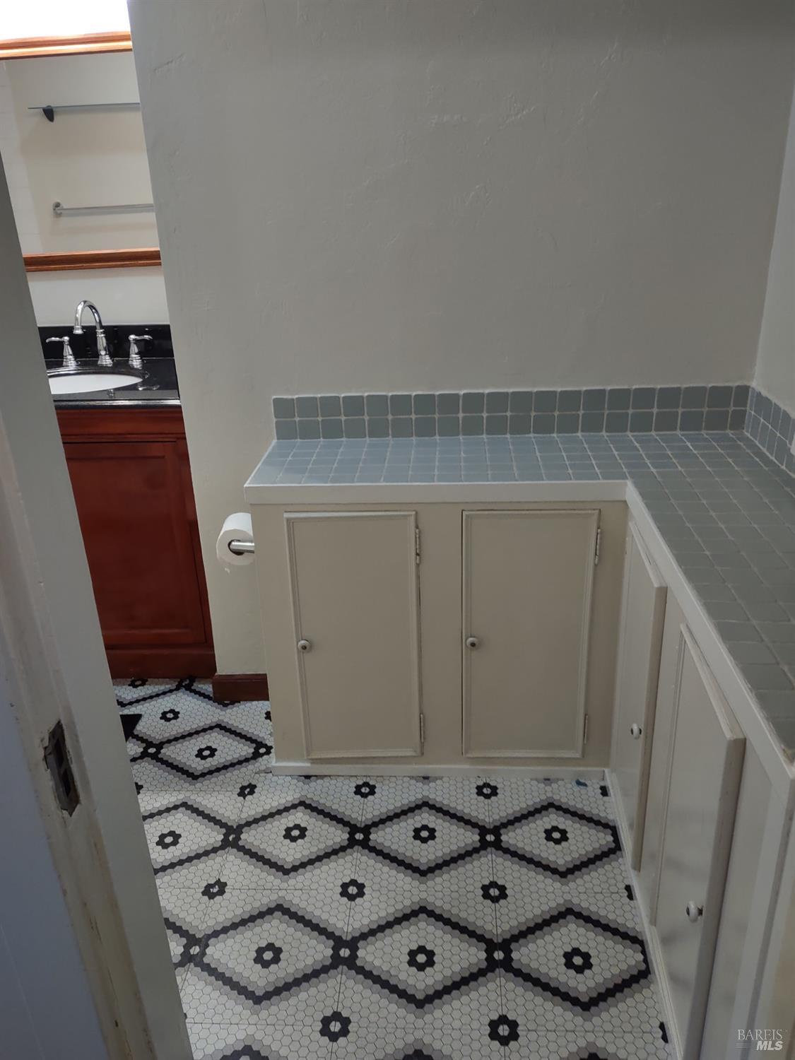 Detail Gallery Image 13 of 23 For 16 Frances St, San Rafael,  CA 94901 - 3 Beds | 1 Baths