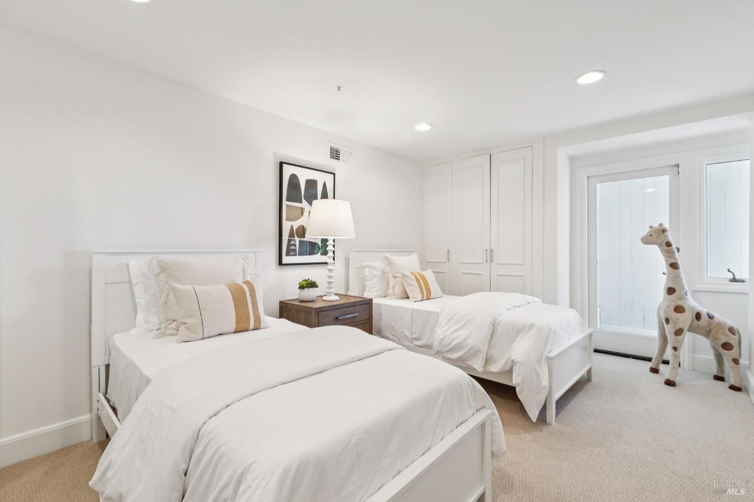 Detail Gallery Image 29 of 54 For 17 Tanfield Rd, Tiburon,  CA 94920 - 5 Beds | 5 Baths